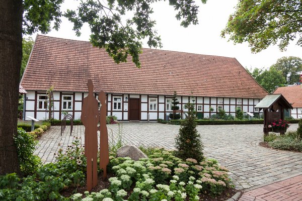Haus Hehwerth: westfälisches Fachwerkgehöft, heute Begegnungsstätte und Trauungsort