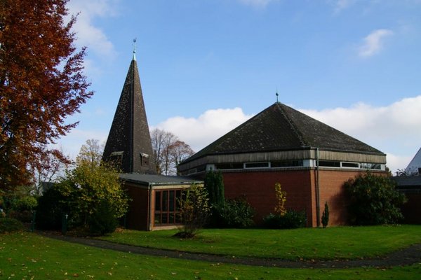 Katholische St.-Hedwigs-Kirche - geweiht am 17. Dezember 1967