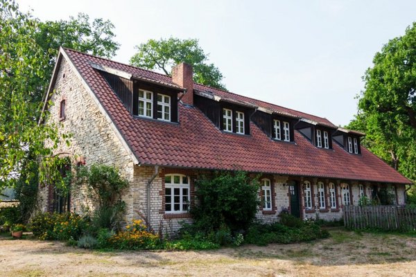Doppelheuerhaus im Wersener Holz ist ein denkmalgeschütztes Gebäude, welches mehr als 200 Jahre alt ist und im Jahr 1993/1994 komplett renoviert wurde. 